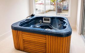 Wanaka Apartment Pool Spa Sauna Walk To Town